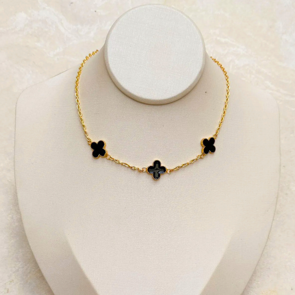 [ SEMI JOIA ] Choker Feminina 3 Trevos Pretos Delicados Moda Sorte Trevo Banhado Ouro 18k