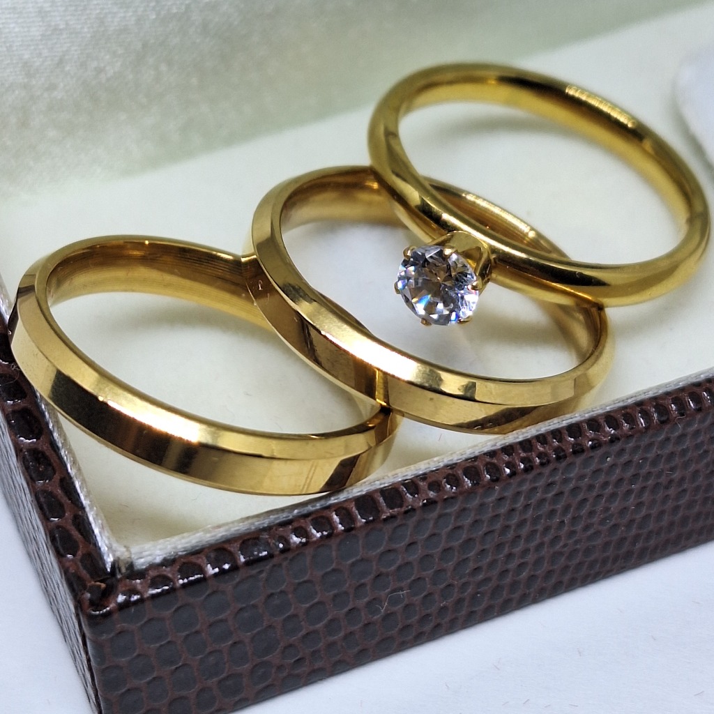 Par de Aliança de Casamento Com Anel Solitário Dourada 18k Para Namoro Noivado Fina 4mm