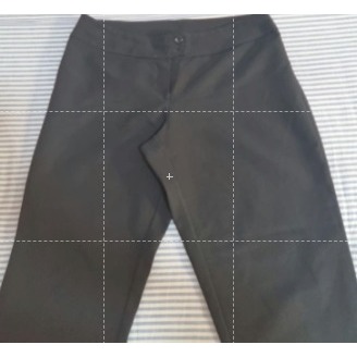 Calça social, na cor preta, no tamanho M/G, estilo festa e trabalho, emo, rock, rockeira, alternativa, e-girl, grungue