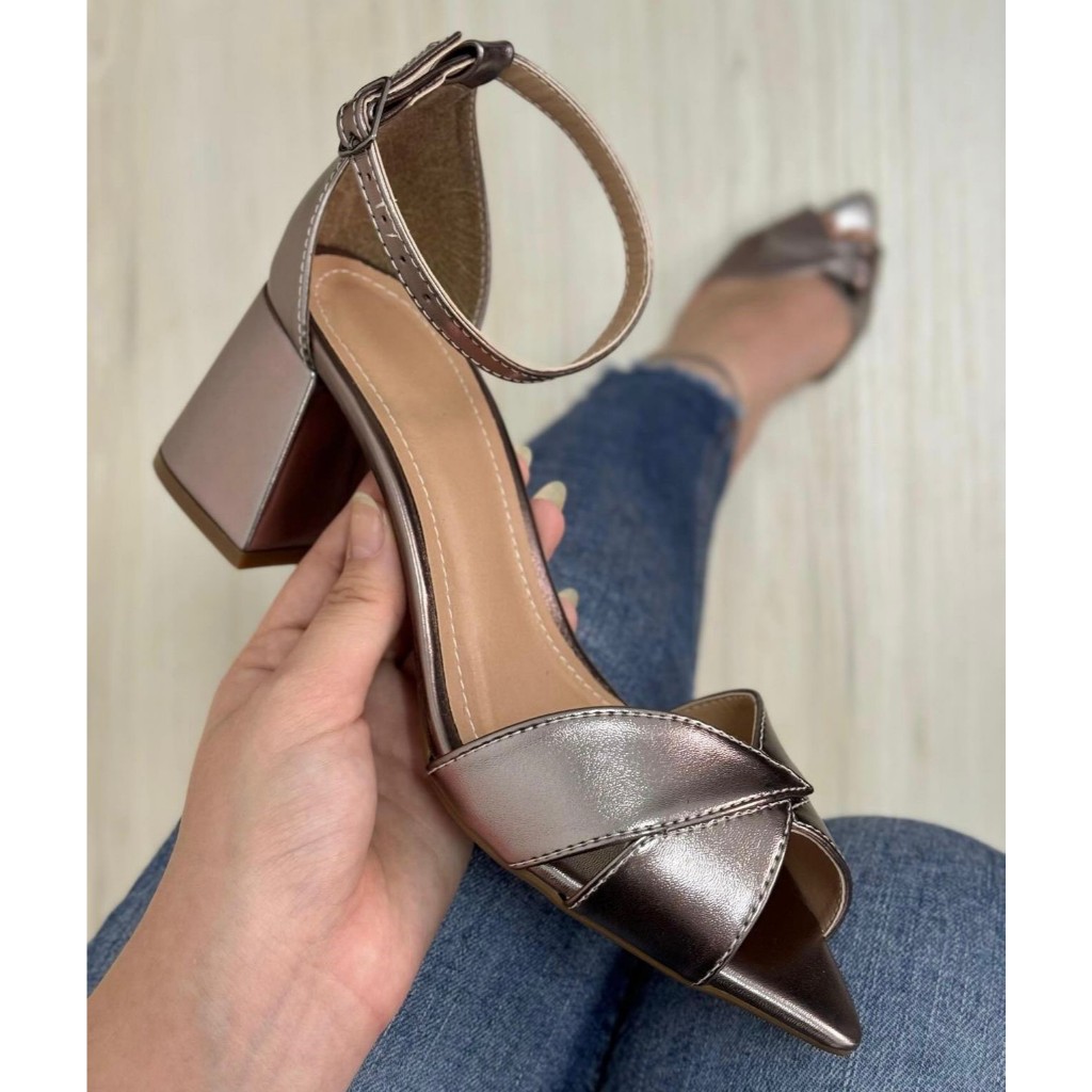 Sandália Bico de Folha Super tendência em Oferta na Shopee