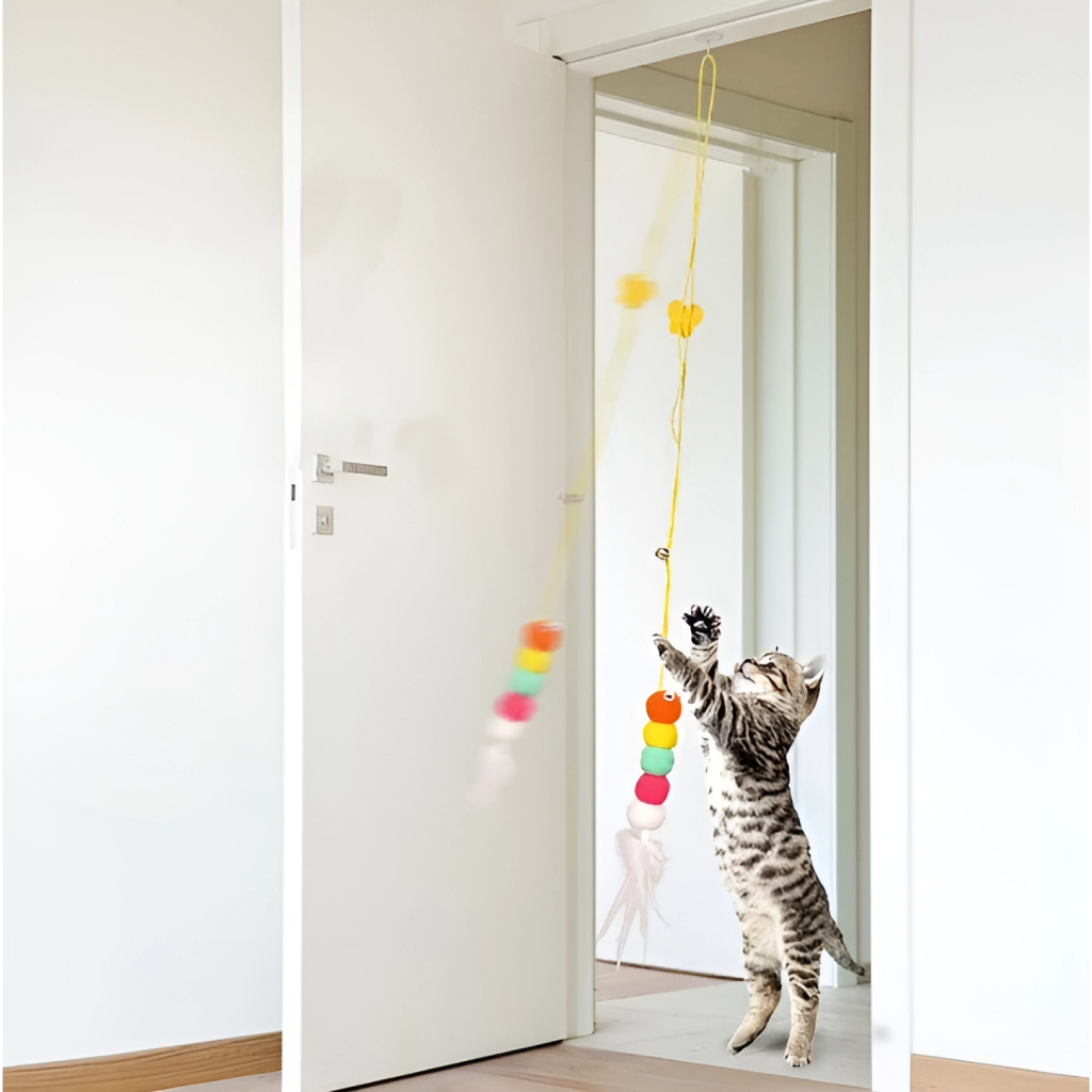 Brinquedo Pet Interativo Para Gato Elástico Com Lagarta Pena Sino Fixador De Parede Porta Divertido