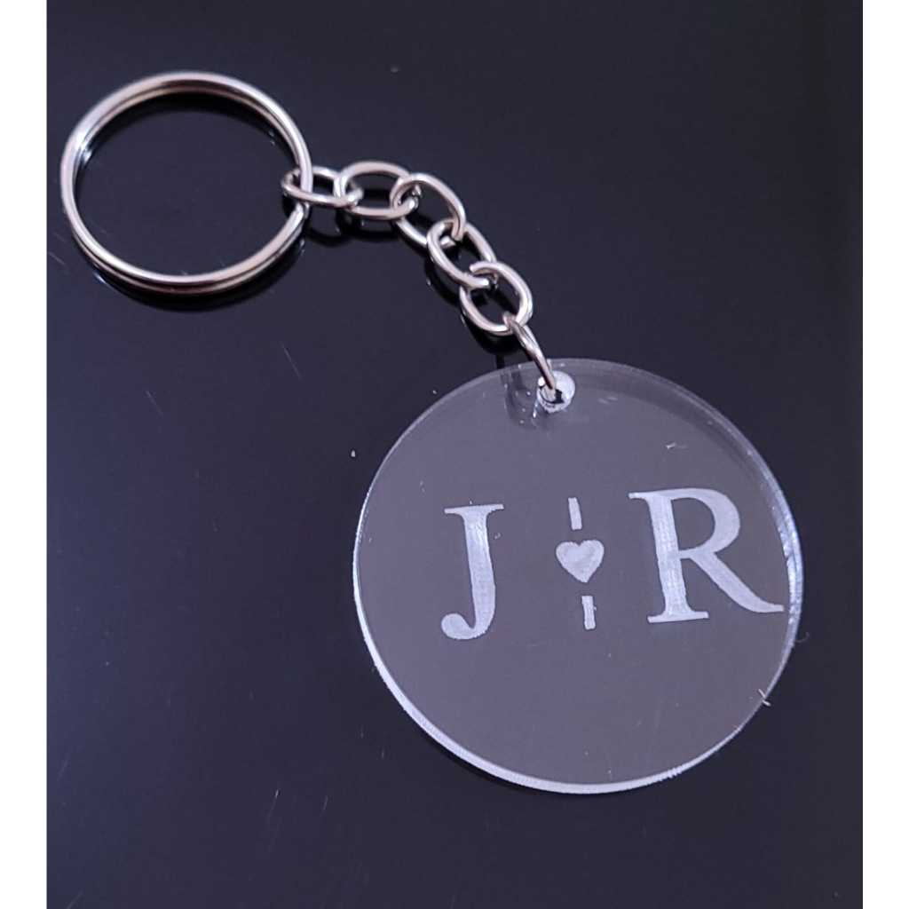 CHAVEIRO LEMBRANCINHA DE CASAMENTO PERSONALIZADO COM INICIAL - EM ACRILICO