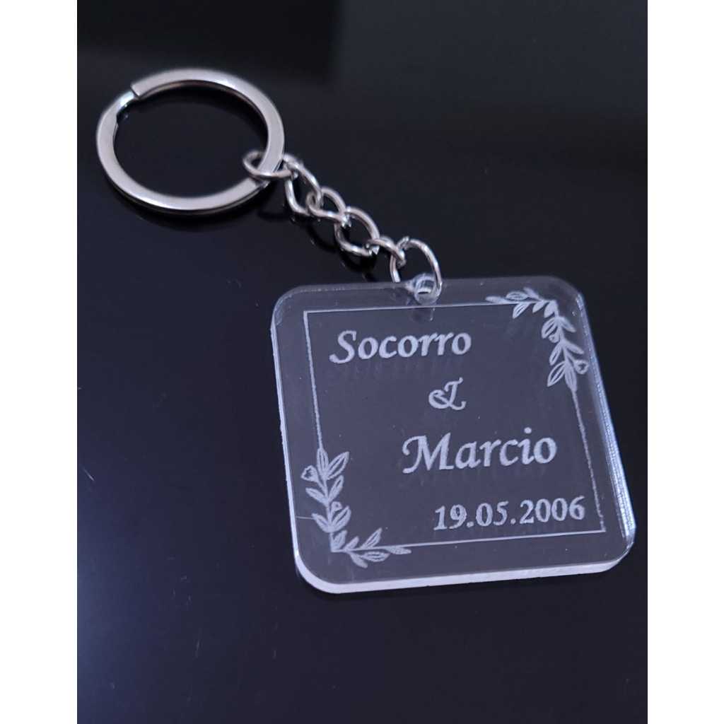 CHAVEIRO LEMBRANCINHA DE CASAMENTO / CASAL PERSONALIZADO COM INICIAL / NOME / DATA - EM ACRILICO