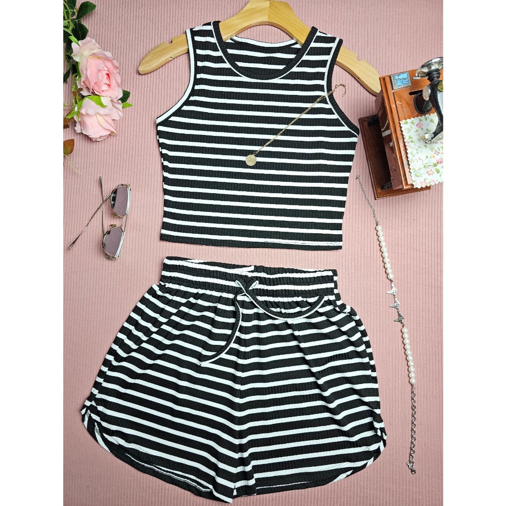 Conjuntos Listrada  Cropped Top Simples básico Regata+Short Curto Malha Canelada