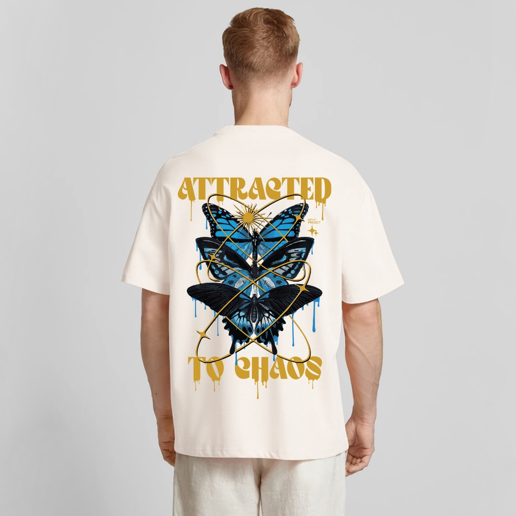 Camiseta Oversized Masculina Streetwear Manga Curta Estampa nas Costas Attracted To Chaos