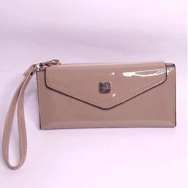 Carteira feminina grande de verniz com porta cartão