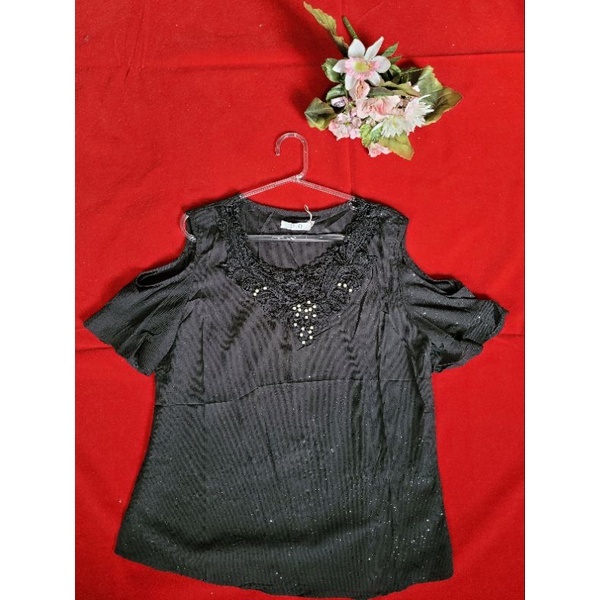 Blusa social manga curta renda com pérolas preta Tamanho G