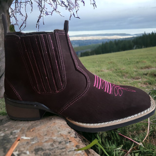 Bota Botina Feminina Texana Bico Quadrado Couro Cano Curto Butina Confortavel Rodeio Vaquejada