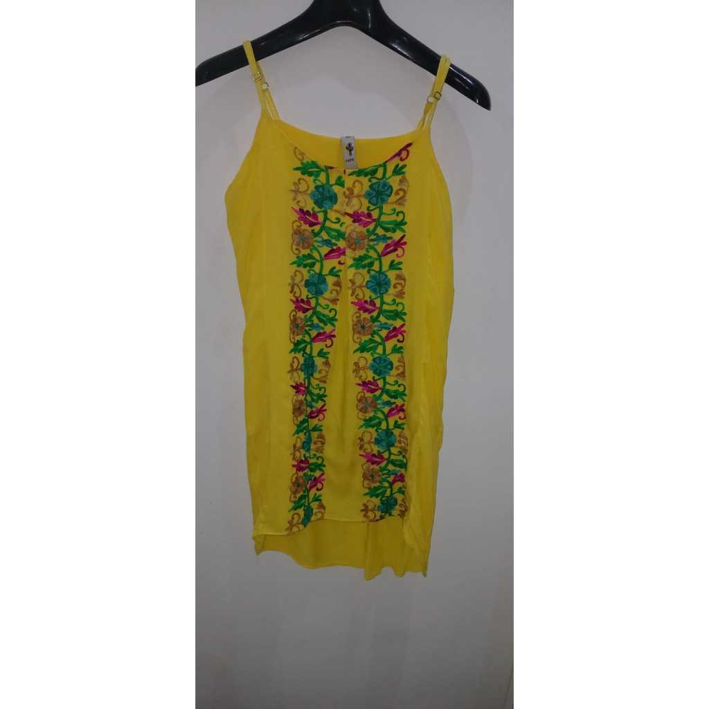 Vestido amarelo vivo com bordado floral saia mullet verão brechó bazar desapego