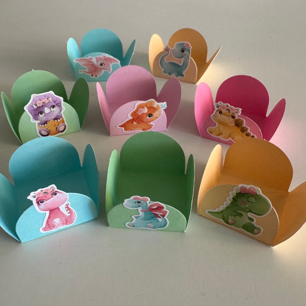 100 Forminhas para Doces Festa de Aniversário, Confeitaria, dinossauro menina candy