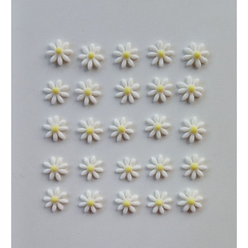 APLIQUES DE AÇÚCAR / CONFEITOS DE AÇÚCAR - MARGARIDAS (25 PEÇAS) em Oferta na Shopee