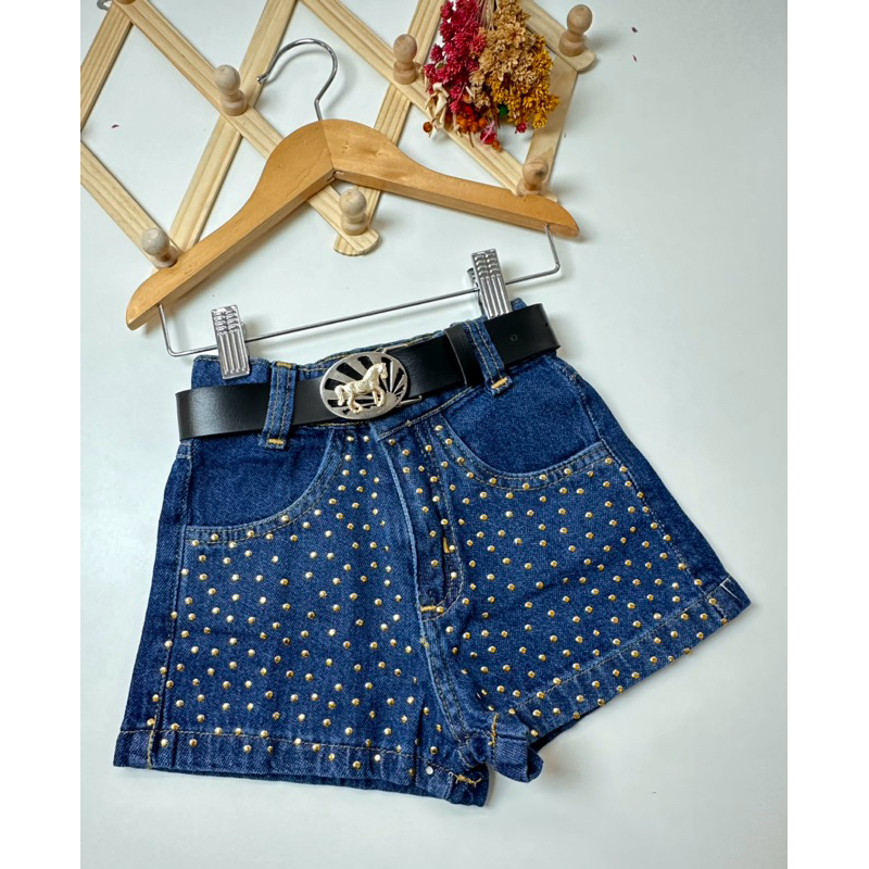 Shorts infantil com strass e cinto, moda boiadeira com ajuste inspirado em Ana Castela