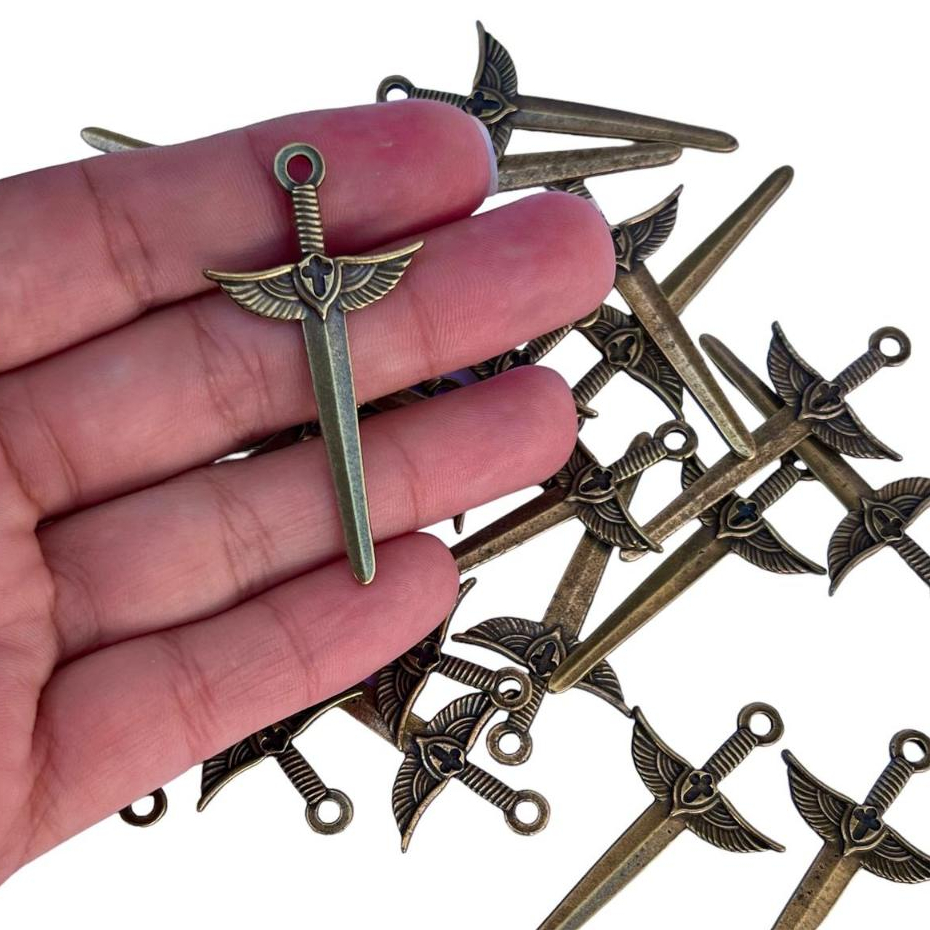 50 Espadas de São Miguel Arcanjo em Metal - Crucifixo de São Miguel Arcanjo Ouro velho em Oferta na Shopee