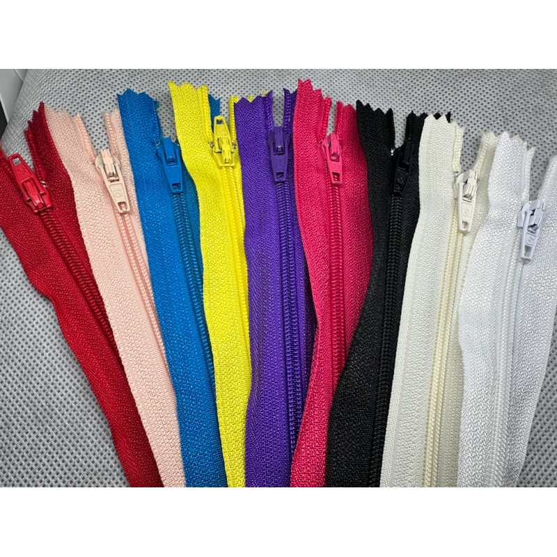 Ziper Nylon Comum 40cm Cores Aleatórias 10 20 50 ou 100 unidades em Oferta na Shopee
