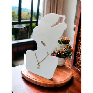 Expositor Vitrine de Colar e Brincos Bijuterias Modelo Princesas Cores Preto, Branco. em Oferta na Shopee