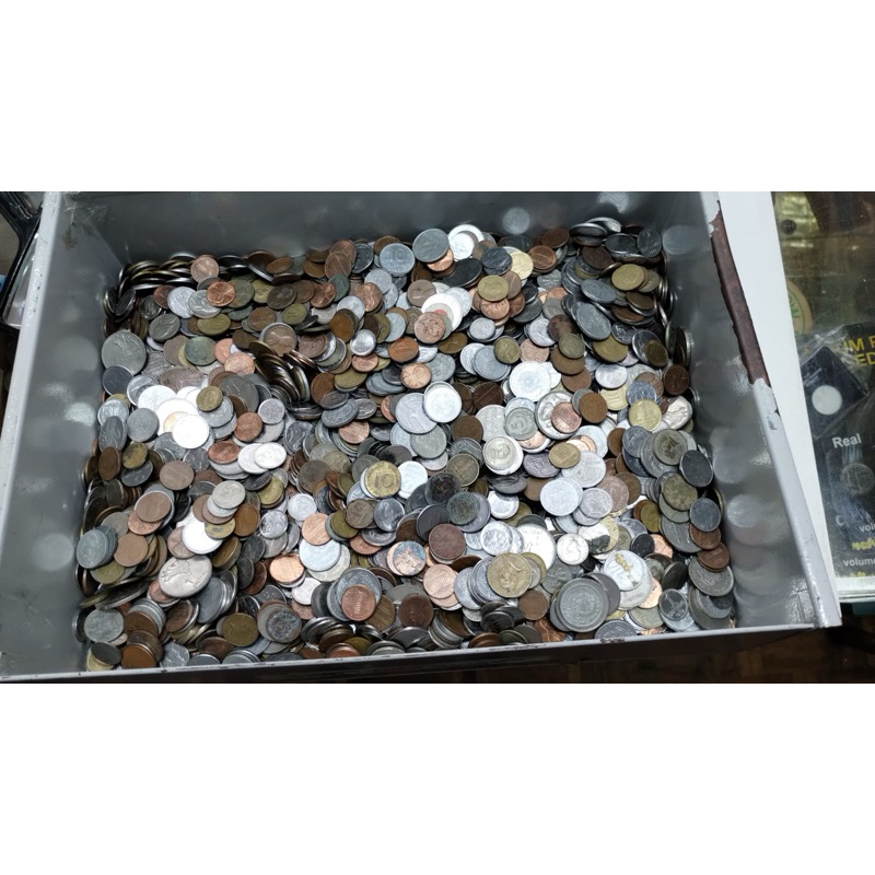 moedas nacionais + moedas estrangeiras aleatórias