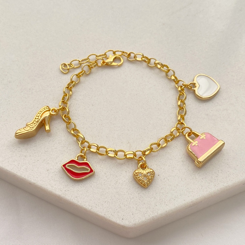 Pulseira de corrente com pingentes de Sapato, Boca, Coração Cravejado, Bolsa e Coração em Resina folheada a ouro 18k