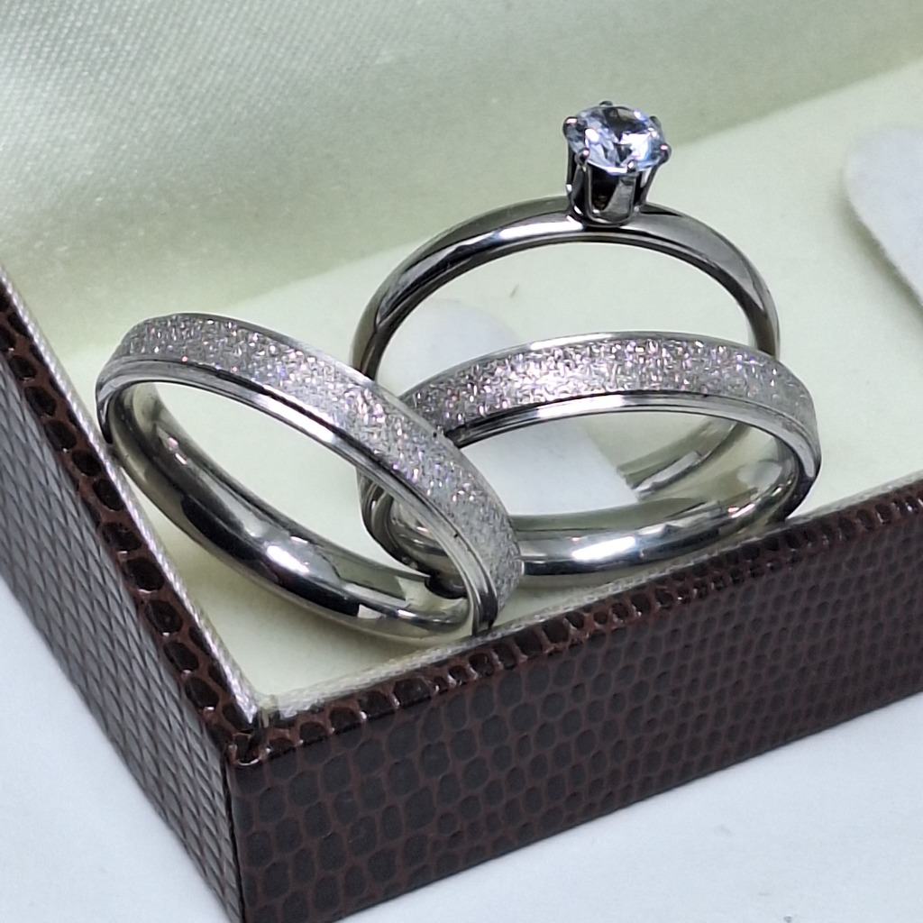 Par de Alianças De Namoro Casamento Chanfrada Prateada 4mm + Solitário em Oferta na Shopee