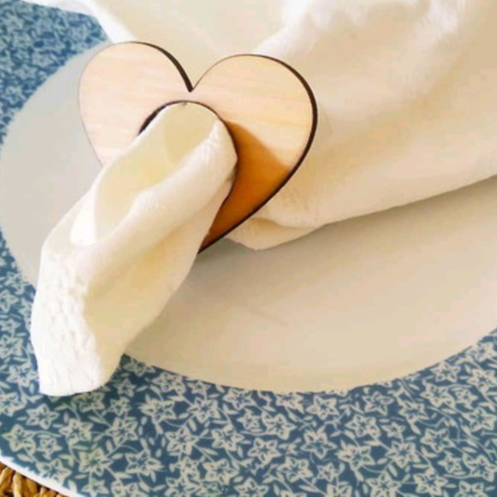 Kit com 10 unid Anel Porta Guardanapo Coração Mesa Posta Sousplat Madeira MDF Decoração Casa supla souplat supla decoração enfeite lembrancinha convite noivado casamento mesa posta aniversário jantar romantico