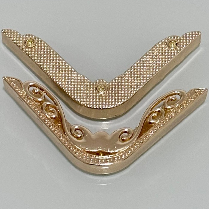 Cantoneira Para Bolsas e Artesanatos Cor Dourada 4cm em Oferta na Shopee