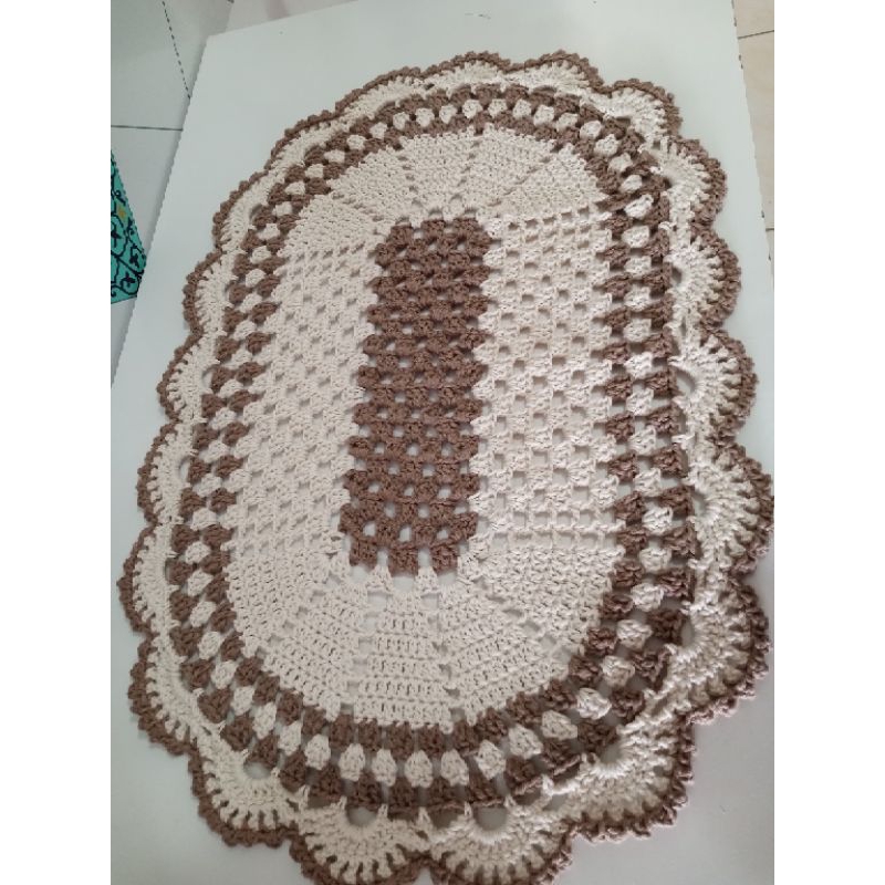 Tapete oval mais vendido cor crú e bege 68/45 cm
