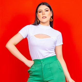 Blusa Gola Alta Com Recorte Cut Out Frontal