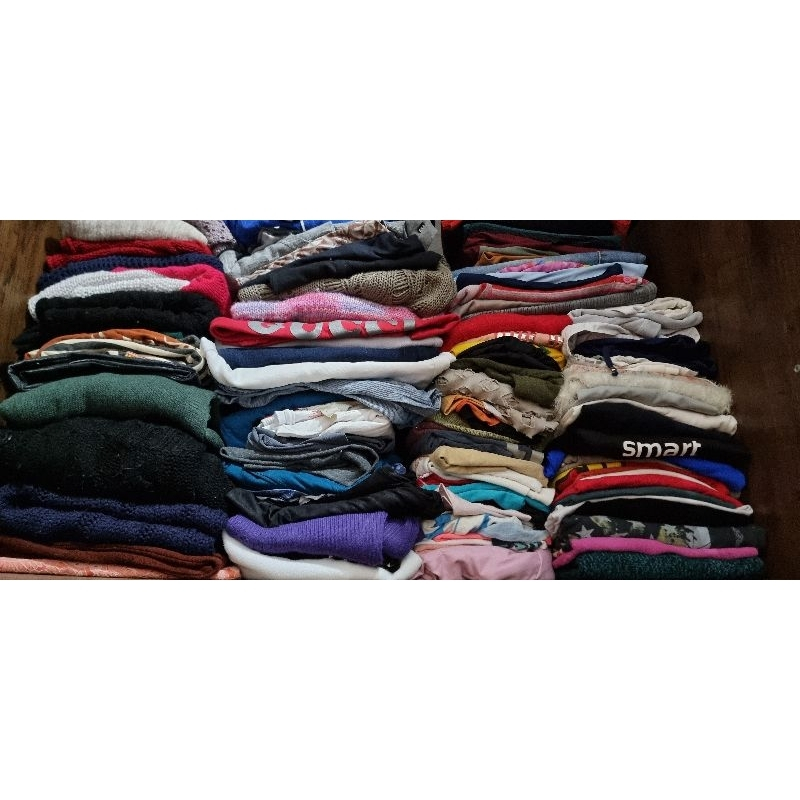 Lote com 50 Peças de Roupas Brechó Tamanho e Modelos Diversos Roupas para Revenda G M P