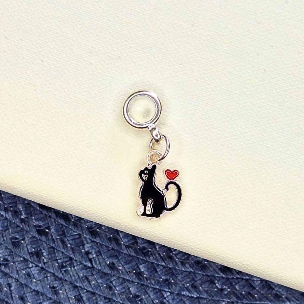 Berloque Gato Preto Love Banhado a Prata 925 em Oferta na Shopee