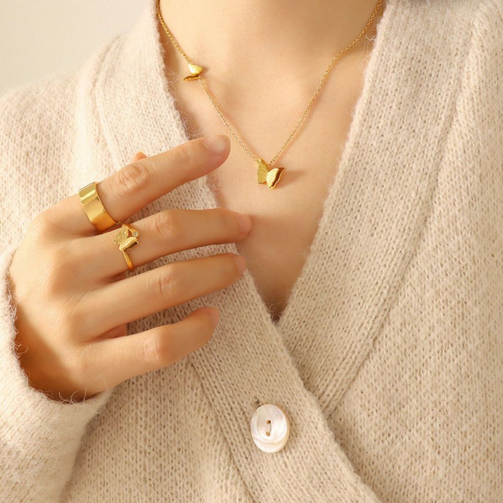 Colar de borboleta de aço de titânio 18k colar feminino não desbotado estilo legal ins tendência temperamento celebridade da internet acessório simples em Oferta na Shopee