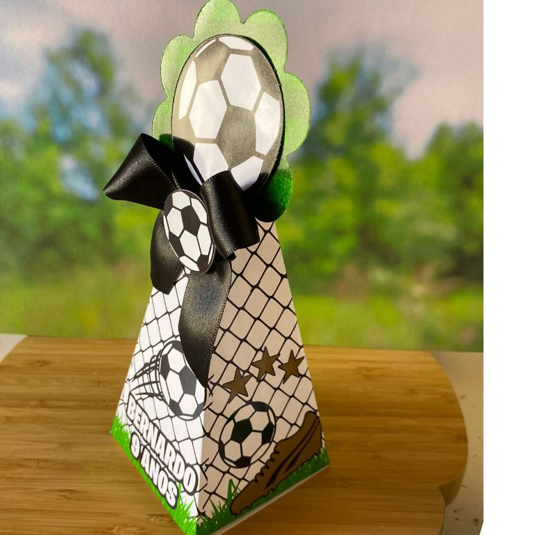 Caixa Piramide para festa Personalizados - Tema futebol - Lembrancinhas Caixinha para festa