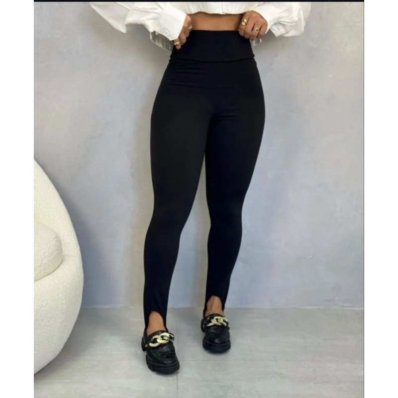 Calça legging com pézinho, tecido suplex flanelado. Ideal para o dia dia .Cintura alta, mais vendido em Oferta na Shopee
