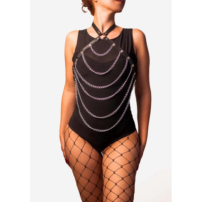 cinto Valentina harness com corrente estiloso festival k-pop rock punk it girl
