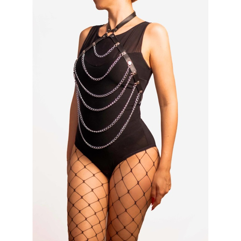 cinto Valentina harness com corrente estiloso festival k-pop rock punk it girl