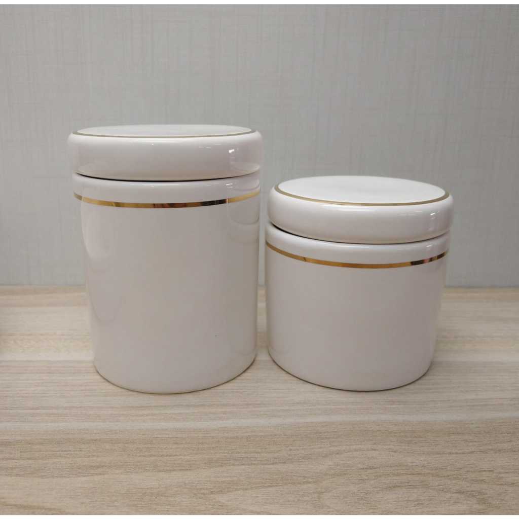 Par de Potes de Porcelana Porta Algodão Porta Cotonete Branco off White com Filete Ouro para kit Higiene Bebe ou Lavabo