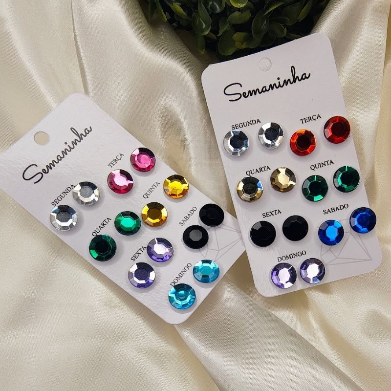 Brincos Femininos Botão 1,3cm De Cristal Colorido Cartela Semaninha Com 7 Pares Sortidos em Oferta na Shopee
