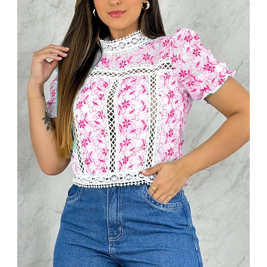 Blusa Cropped Bordada Manga Curta Feminina Gola Renda guipir