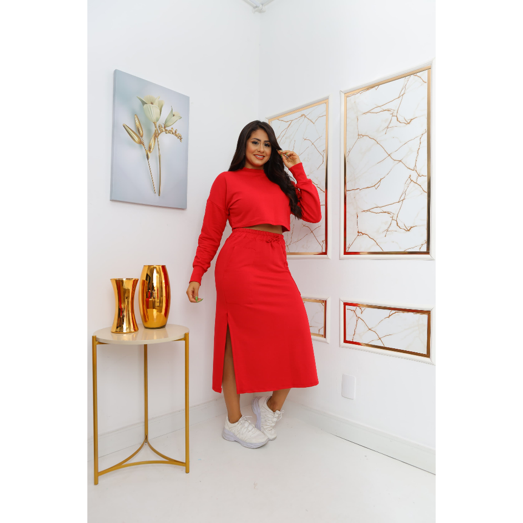 Conjunto Saia Midi + Blusa de Manga Longa, a nova aposta para quem busca elegância, conforto e um toque de sofisticação no seu guarda-roupa!