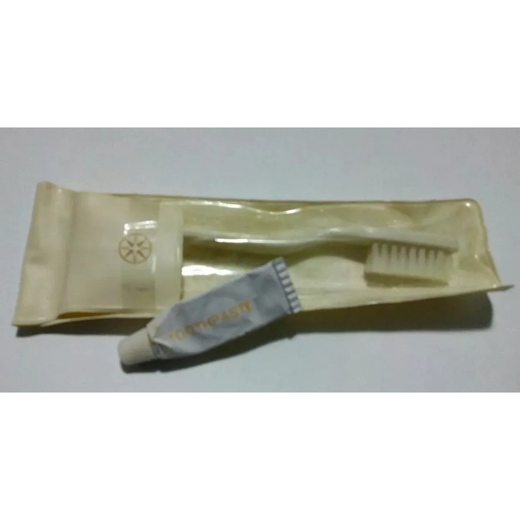 Escova E Pasta De Dentes Anos 70/80 Varig Sa. USADO