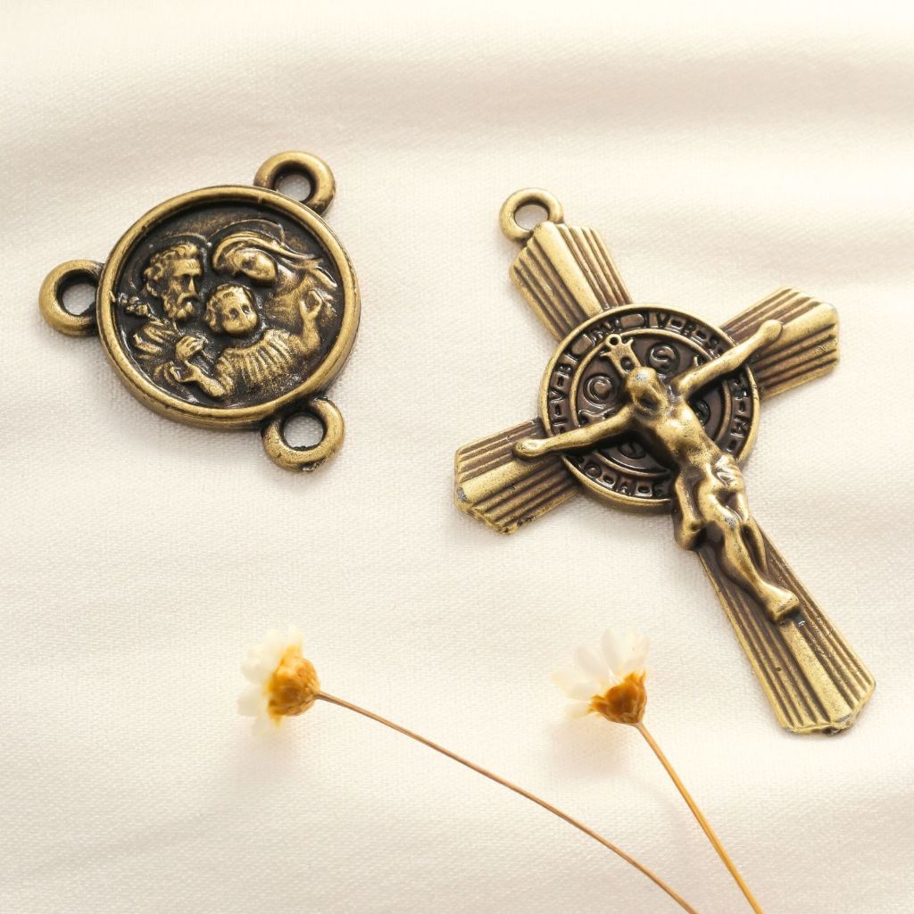 Entremeios Para Terço + Crucifixos Para Terço Sagrada Família Alta Qualidade Atacado Ouro Velho em Oferta na Shopee