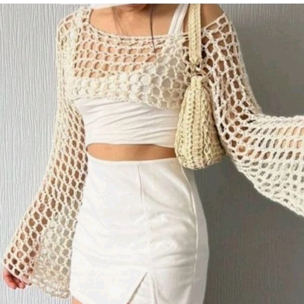 Cropped manga longa de crochê Anitta