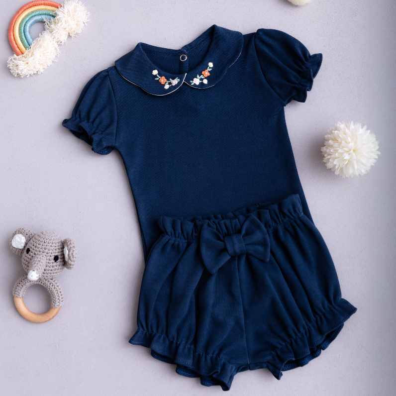 Conjunto Bebê 2 Peças Bordado Menina Luxo 100% Algodão e Suedine: Body + Shorts