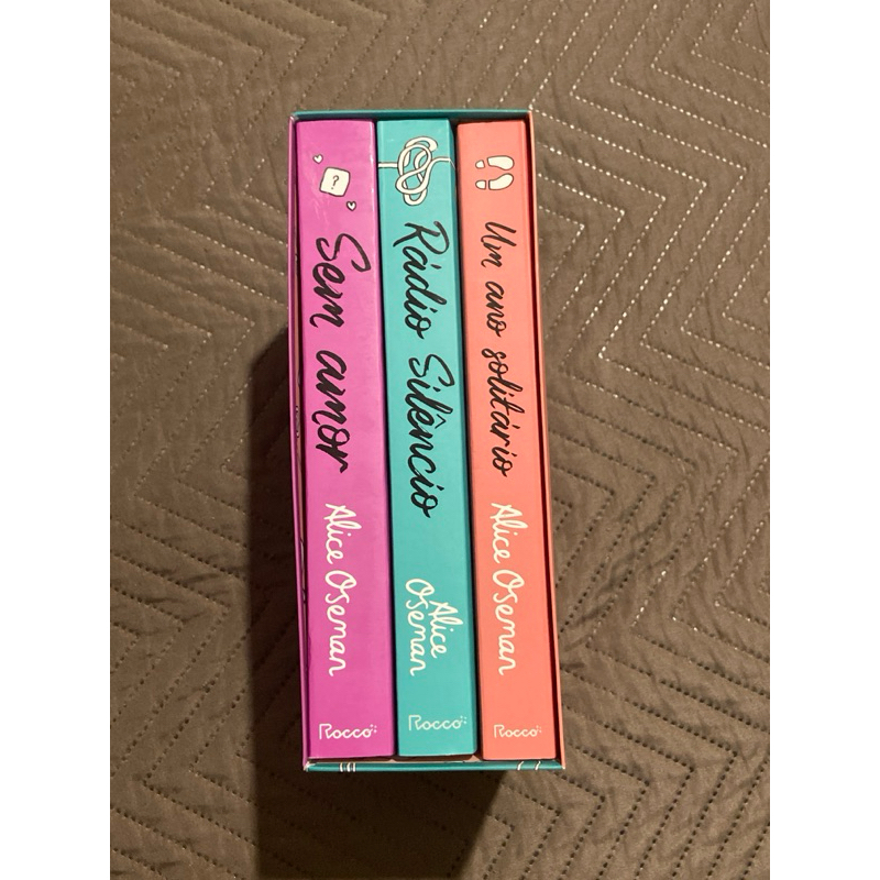 Box da coleção alice oseman - Um ano solitário, Radio silencio e Sem amor