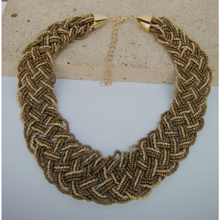 Colar Feminino de Miçangas trançado, desenvolvido para proporcionar diversidade no seu look.