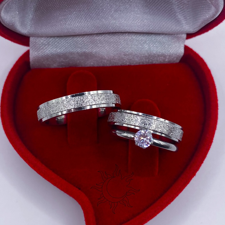 Par de Aliança Namoro Compromisso Prata Diamantada Brilhante fina 4mm + Anel Solitário em Oferta na Shopee