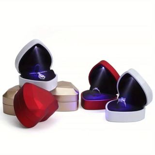 CAIXINHA PARA ANÉIS E ALIANÇAS CORAÇÃO DIAMANTE COM LUZ em Oferta na Shopee