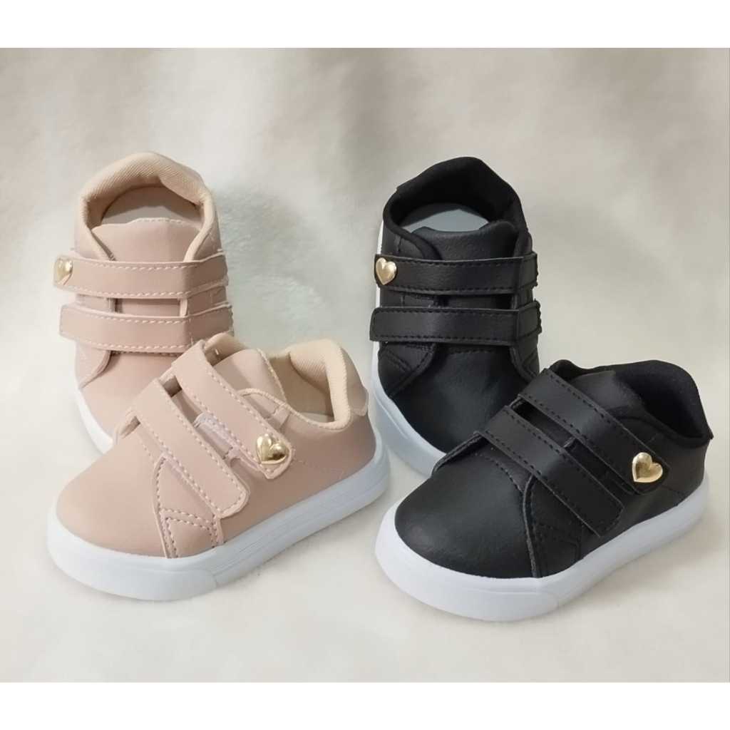 Tênis Nude ou Preto menina infantil com enfeite de coração promoção em Oferta na Shopee