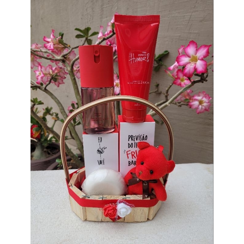 Presente Hidratante em Cesta Natura ou Avon Feminino