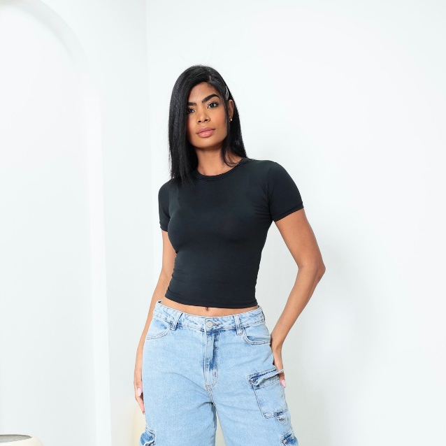 Baby Tee Feminina - Blusa Slim Fit Manga Curta - Blusa de Compressão - Várias Cores