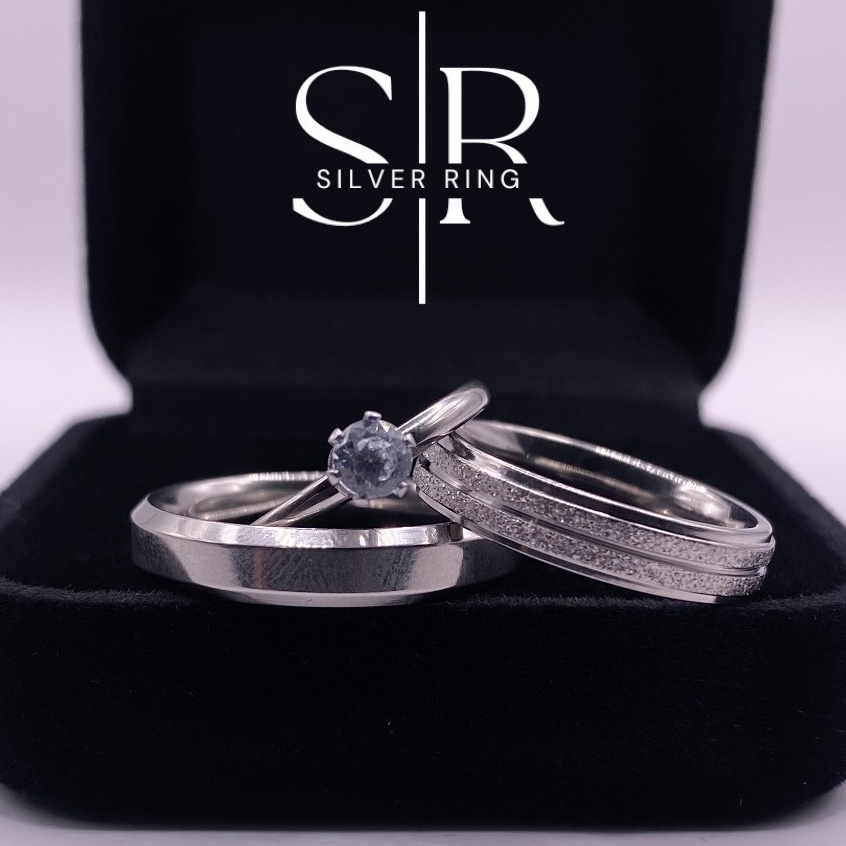 Par de Aliança de Namoro Casamento Prata Diamantada Canal Brilhante e Chanfrada 4mm + Anel Solitário + Caixinha preta em Oferta na Shopee