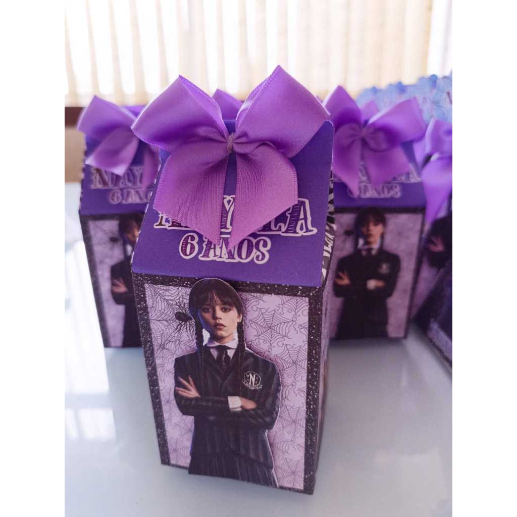Caixa Milk Personalizada Tema Vandinha  ou qualquer outro Tema Semi luxo com apliques e laço | Lembrancinhas | Festa infantil | Aniversário | Personalizados